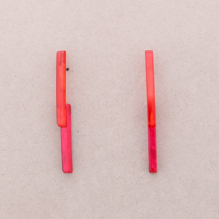 Orecchini a doppio bastoncino in resina e ulteriori Risultati per orecchini plexiglass all'ingrosso. Resi gratuiti e termini di pagamento a 60 giorni su Faire in tendenza su Faire.