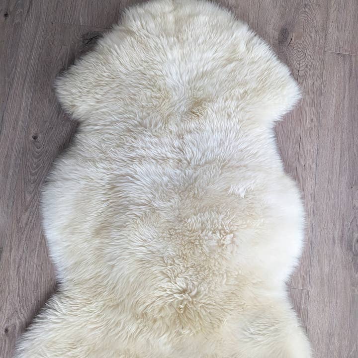 Natural Single Sheepskin Rugs British Skins S/M/L/XL and other Purchase wholesale western wool carpet. Free returns & net 60 terms on Faire trending on Faire.