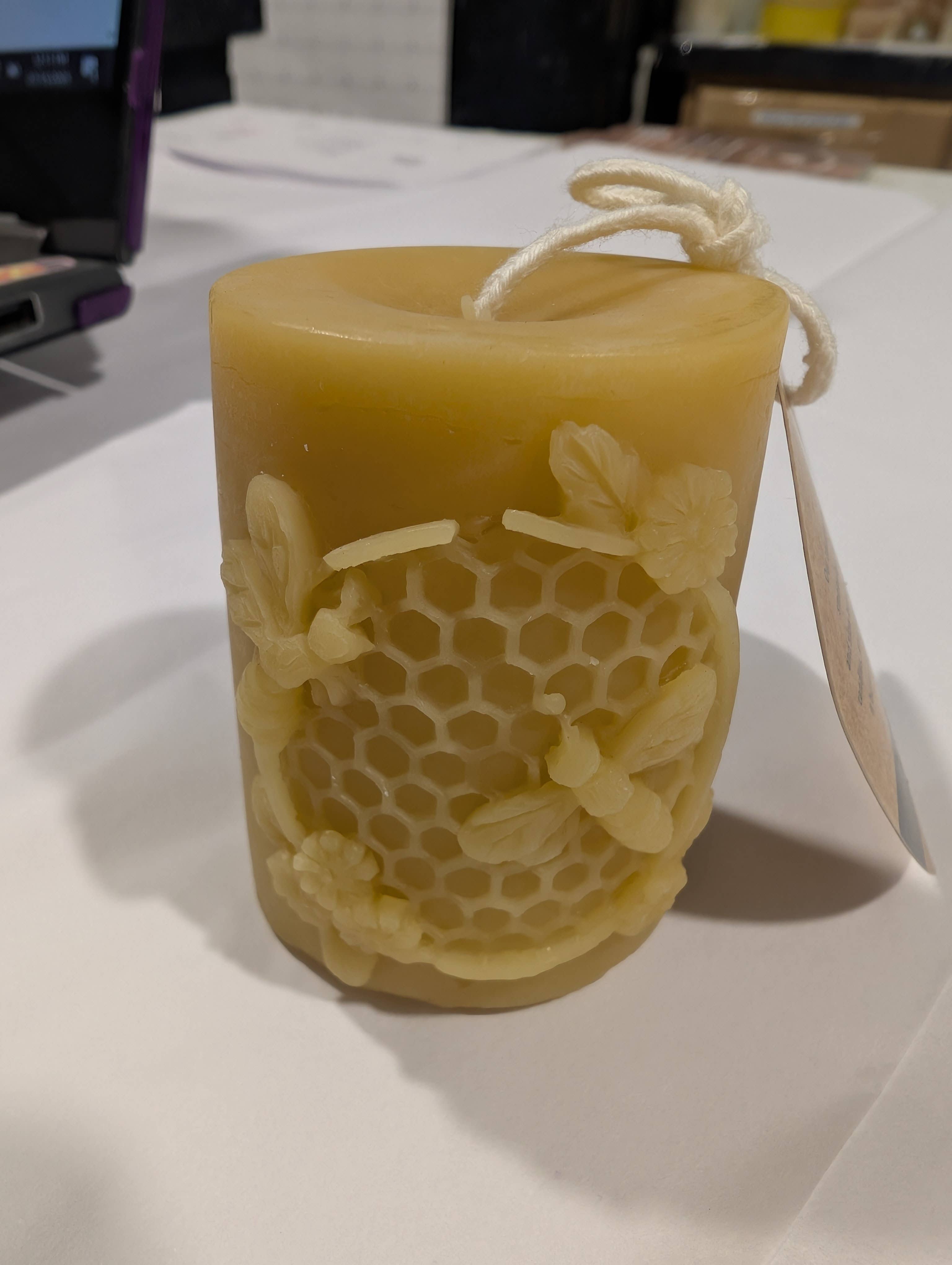 The Holton Homestead - Wholesale Pillar Candle - Beeswax pillar candle 'Honeybun'2