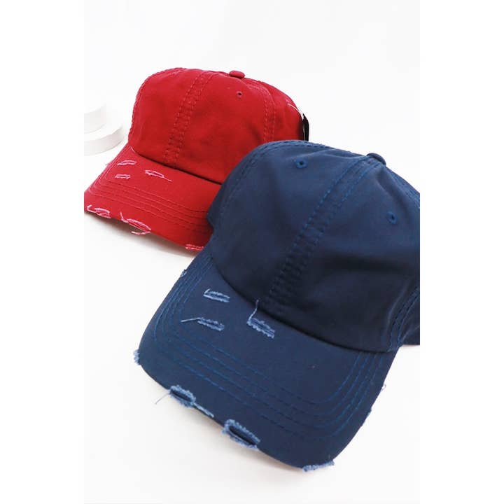 Casquette de baseball vieillie classique foncée pour la vente par Love and Repeat