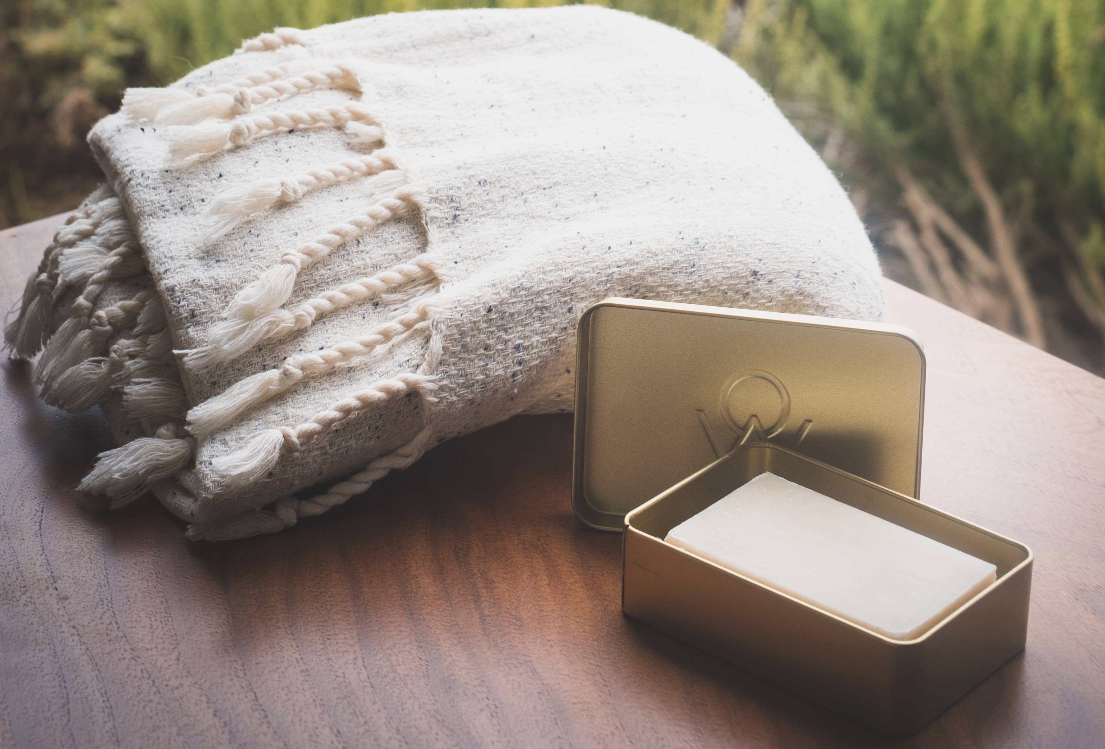 Wildland Organics – sabonete sólido por atacado – A barra de desperdício zero + lata de viagem1