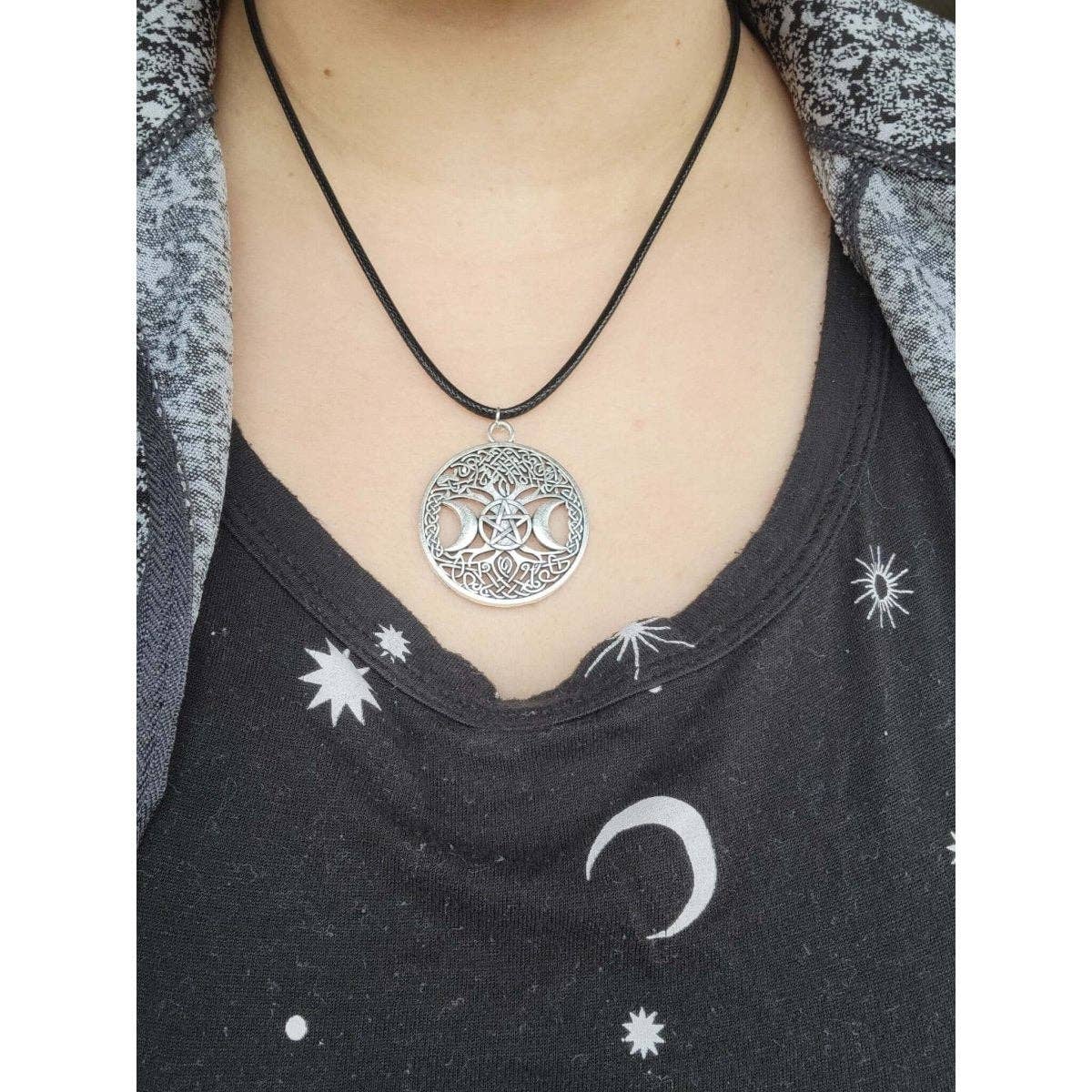 My Magic Place Shop - Vente Breloques/médailles personnalisées - Breloque de protection en forme de pentagramme à triple lune3