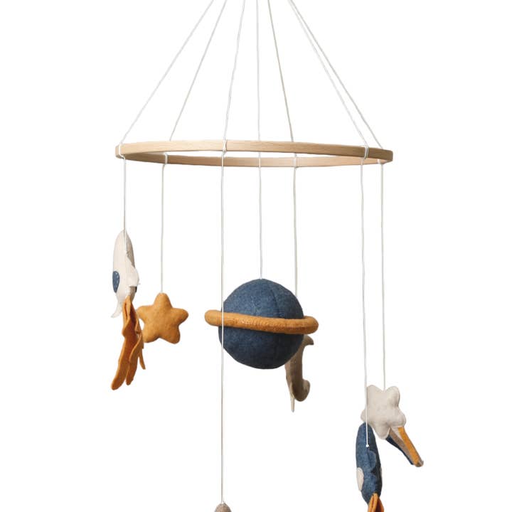 2 Stories - Wholesale Babymobiel - RUIMTE babymobiel, vilt, handgemaakt, ruimteconcept