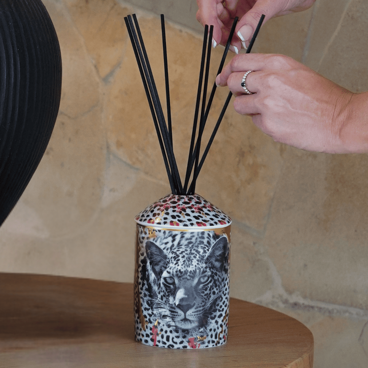 ARTITUDE HOME - Wholesale Geurstokjes - SAVANNAH NIGHTS geurstokhouder 700 ml0