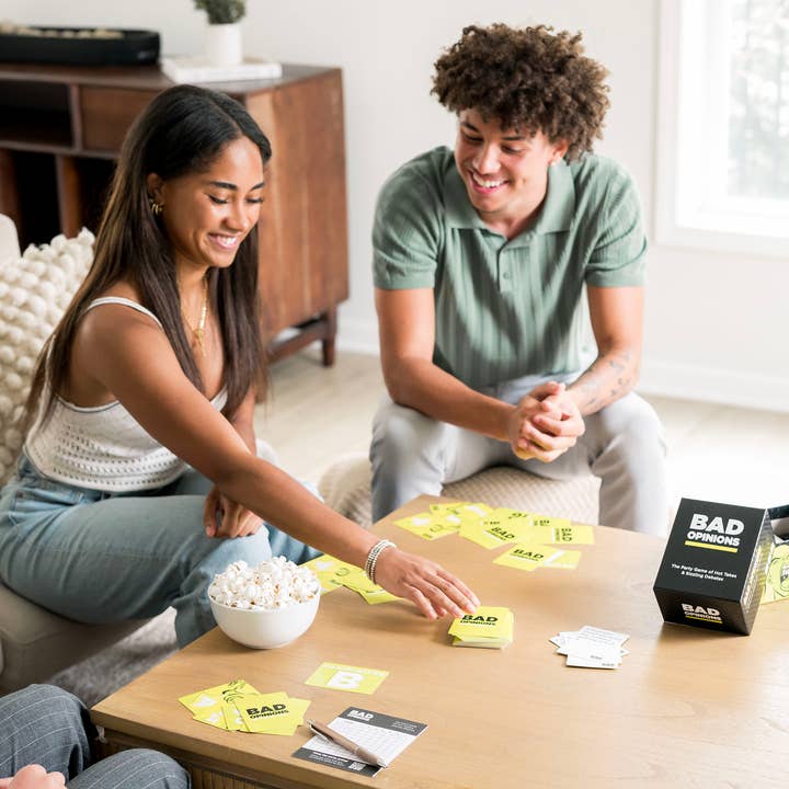 Dyce Games - Vente Jeux de cartes - MAUVAISES OPINIONS : The Party Game of Hot Takes & Sizzling Debates6