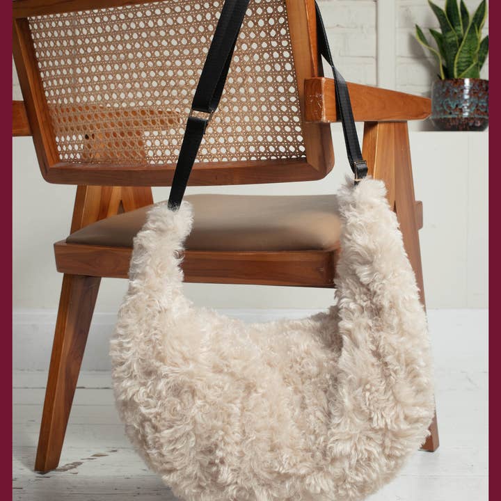 Creme Sasha Slouch Bag em Creme para venda a revendedores na Faire3