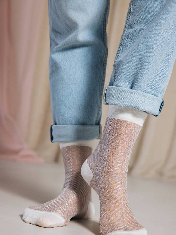 Irisierter Tannenbaum • Transparente grafische Damensocken für den Großhandel von Atelier St Eustache