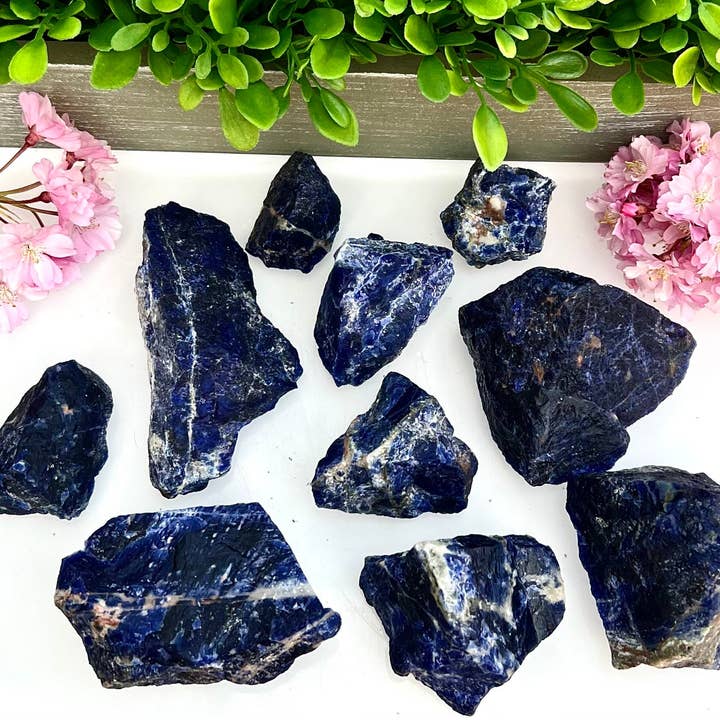 KayleeNYC – Engroshandel Spirituelle sten og krystaller – Engros Lot 2 lb Naturlig Sodalit Crystal Raw Dejlig kvalitet