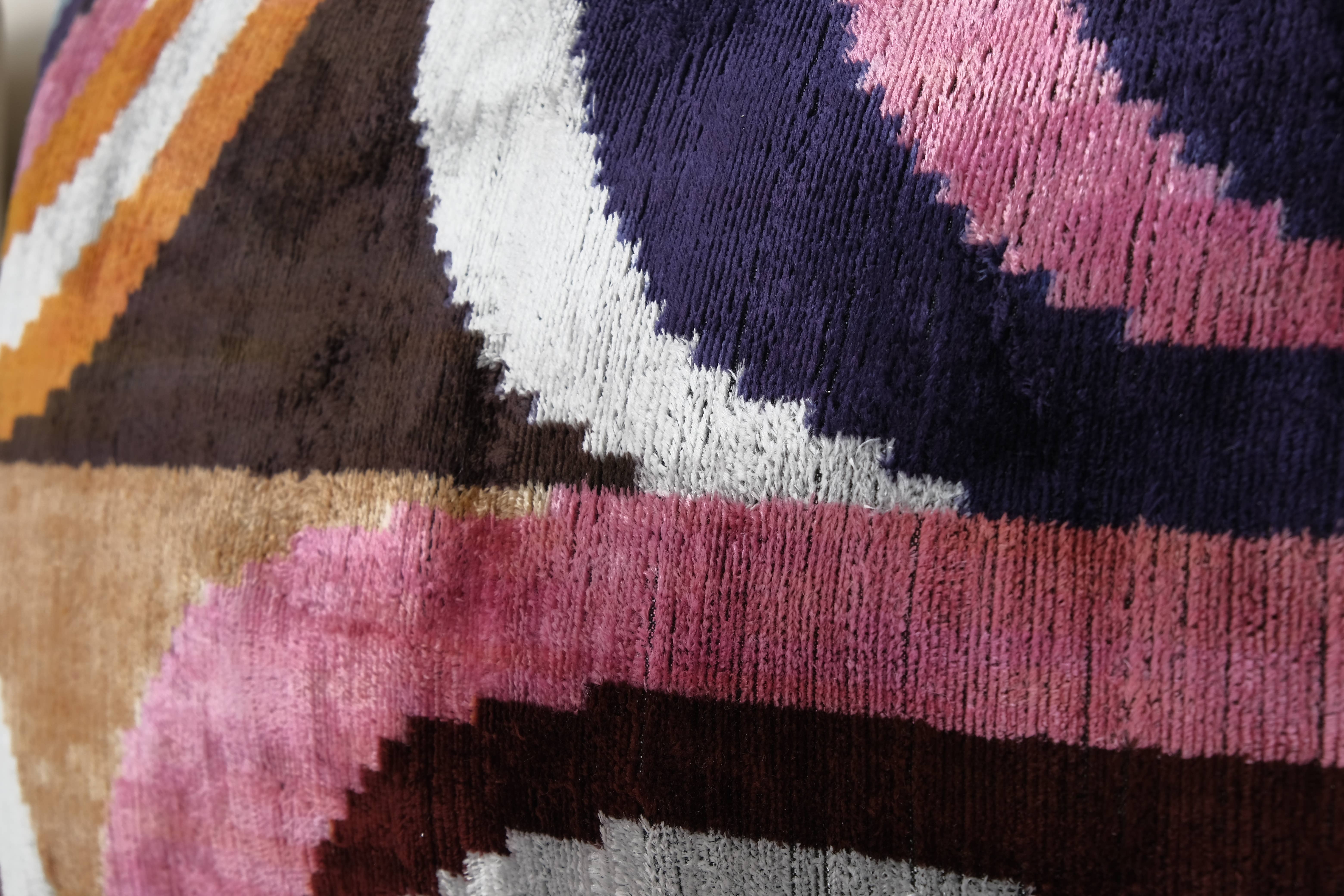 Vintage Pillows Store - Vendita all'ingrosso Cuscini lombari - Coppia di cuscini in velluto Ikat in seta, set di due lombari ikat in seta3