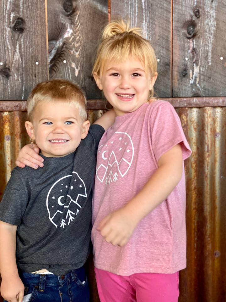 Sternennacht Kleinkind T-Shirt für den Großhandel von Made of Mountains