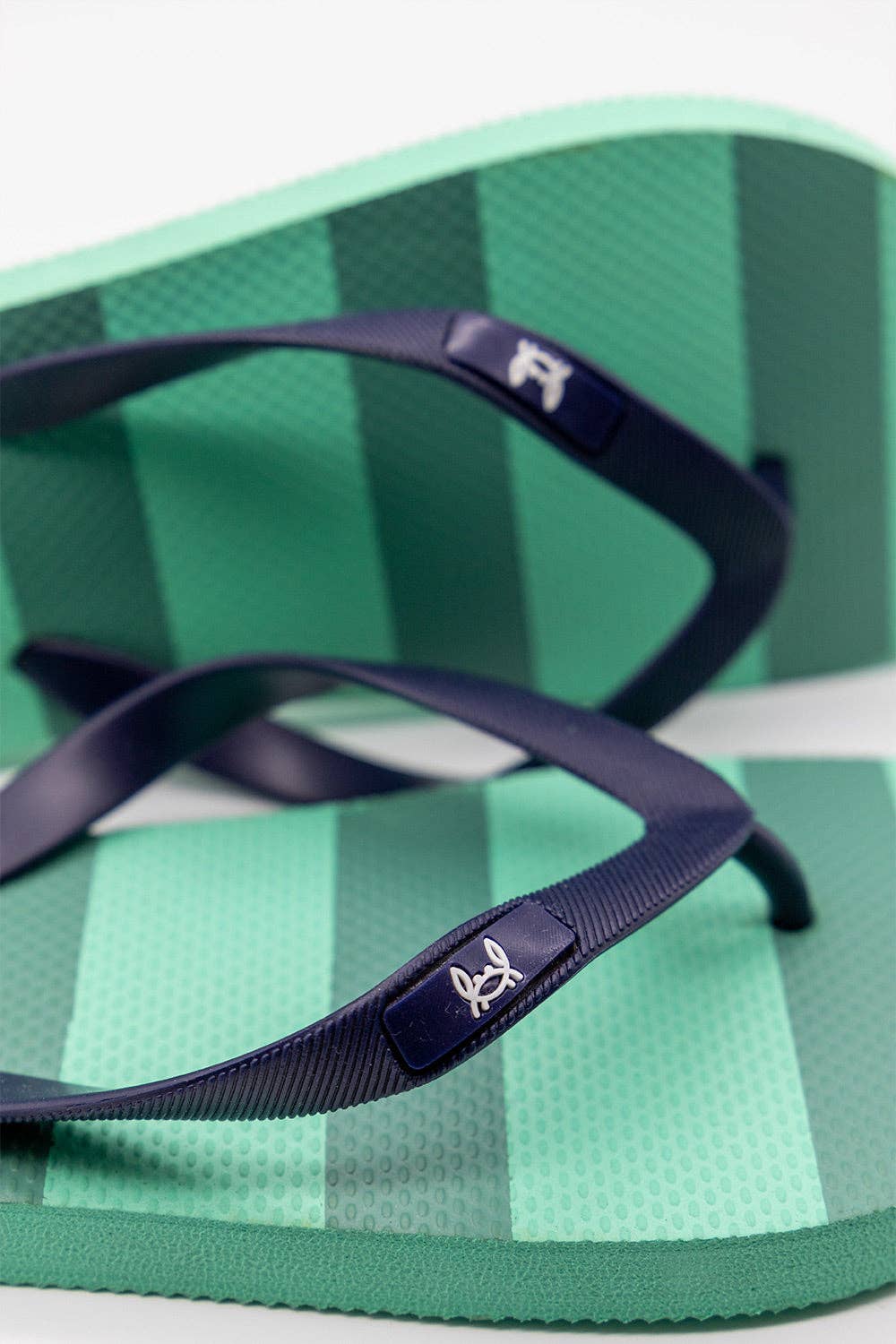 Custi Mikelo: Men's Clothing & Christmas Gifts – Großhandel Flip-Flops – Unisex – Grüne Streifen Flip-Flops6