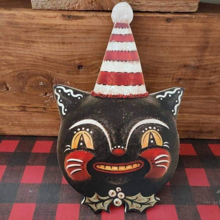 Johanna Parker Christmas Cat Holly Leaf Papillon intagliato in legno per la vendita all'ingrosso da parte di The Sawmill Shop