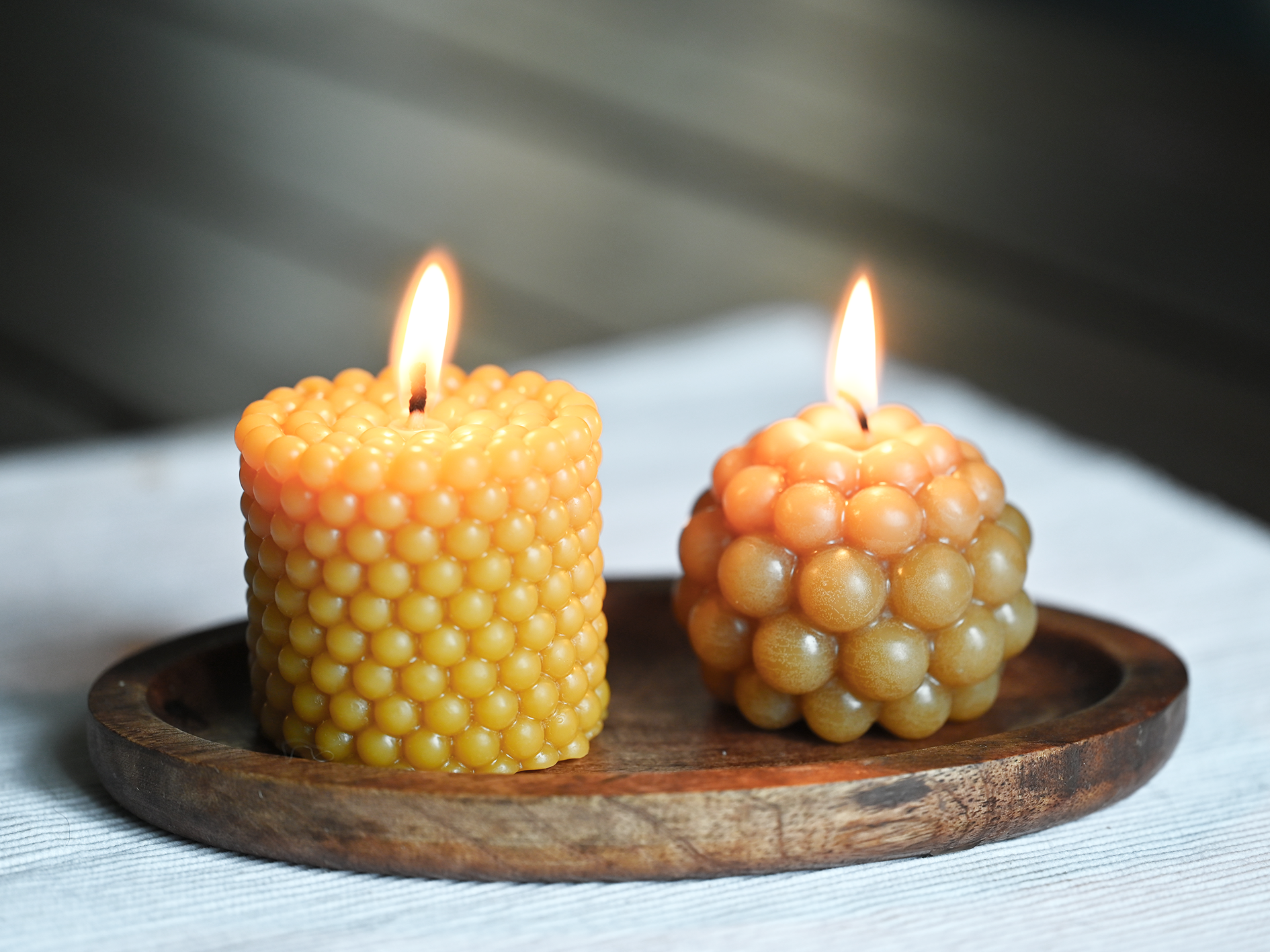 Gustaf och Linnea - Wholesale Pillar Candle - Beeswax Candle "Pollen"1