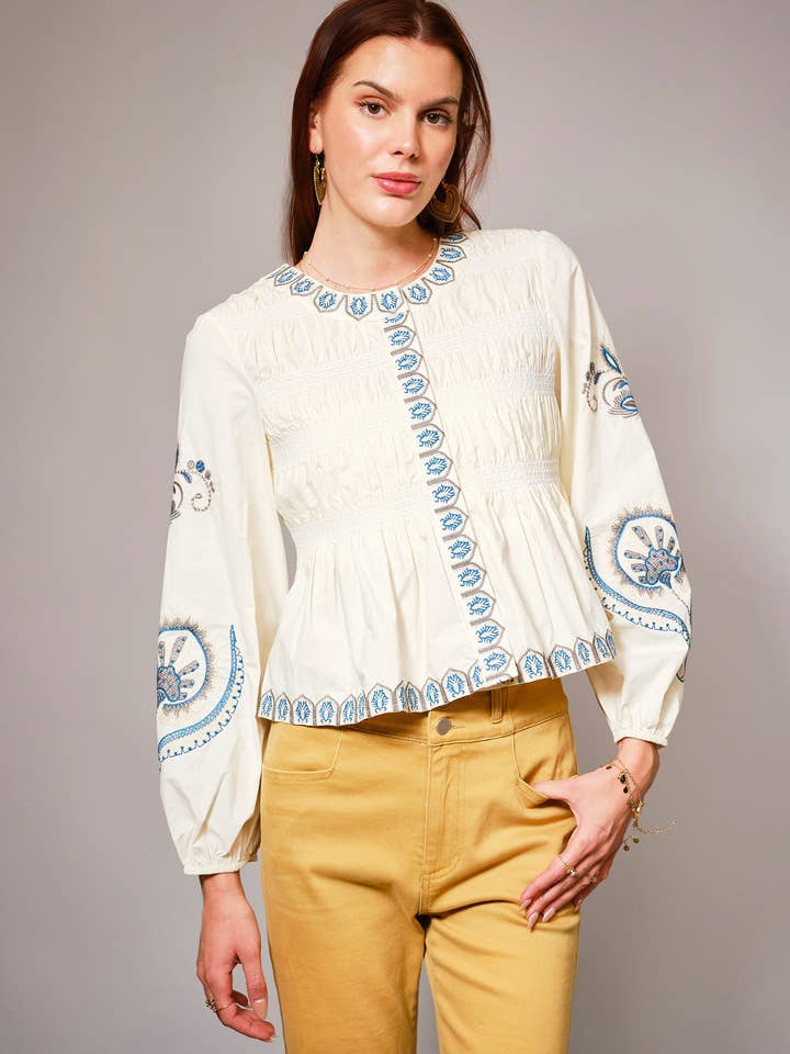 37023T Bestickte, gesmokte Bauernbluse für den Großhandel von Blue B