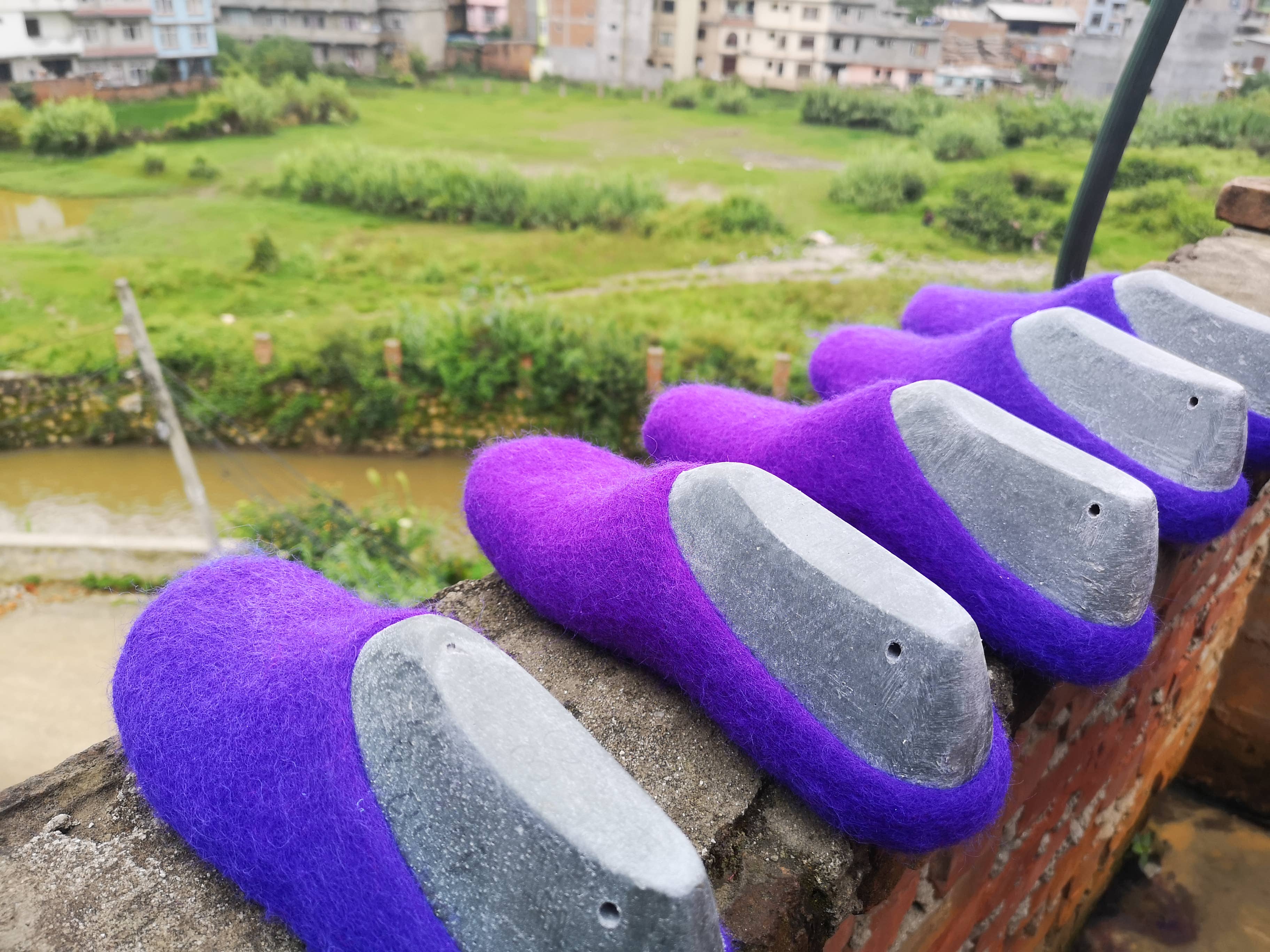 Cool Trade Winds – wholesale Slippers – Women's – Spotty Felt Mule Slippers4