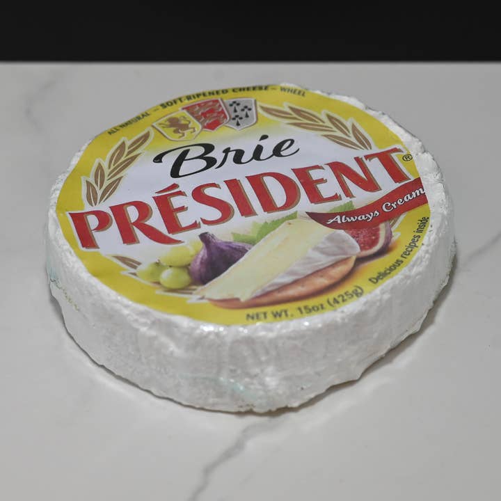 Faux President Brie Fromage Rond pour la vente par Just Dough It! Fake Foods