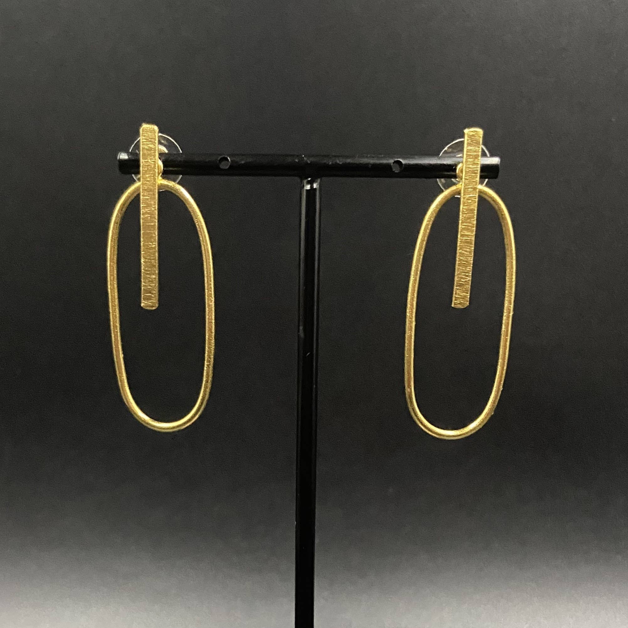 LA MAR – wholesale Hängande örhängen – MODIGLIANI örhängen pläterade i guld - Design med karaktär7