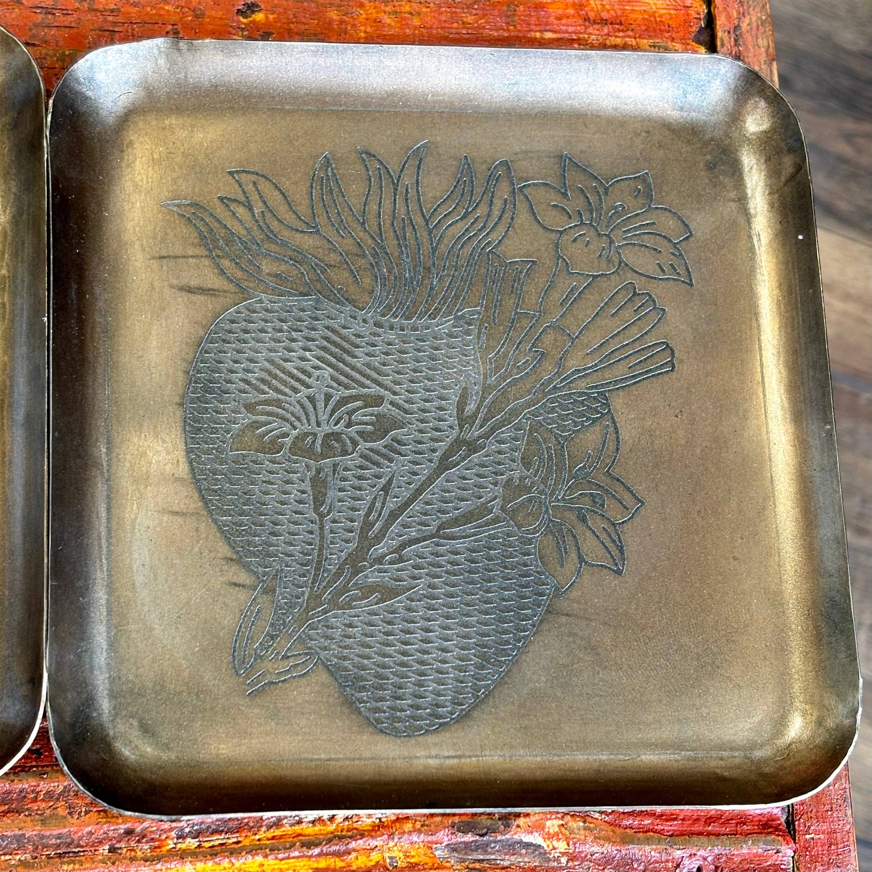 Love and Honor Jesus LLC - Vendita all'ingrosso Vassoi decorativi - Vassoi 15x15 cm con Cuori della Sacra Famiglia1