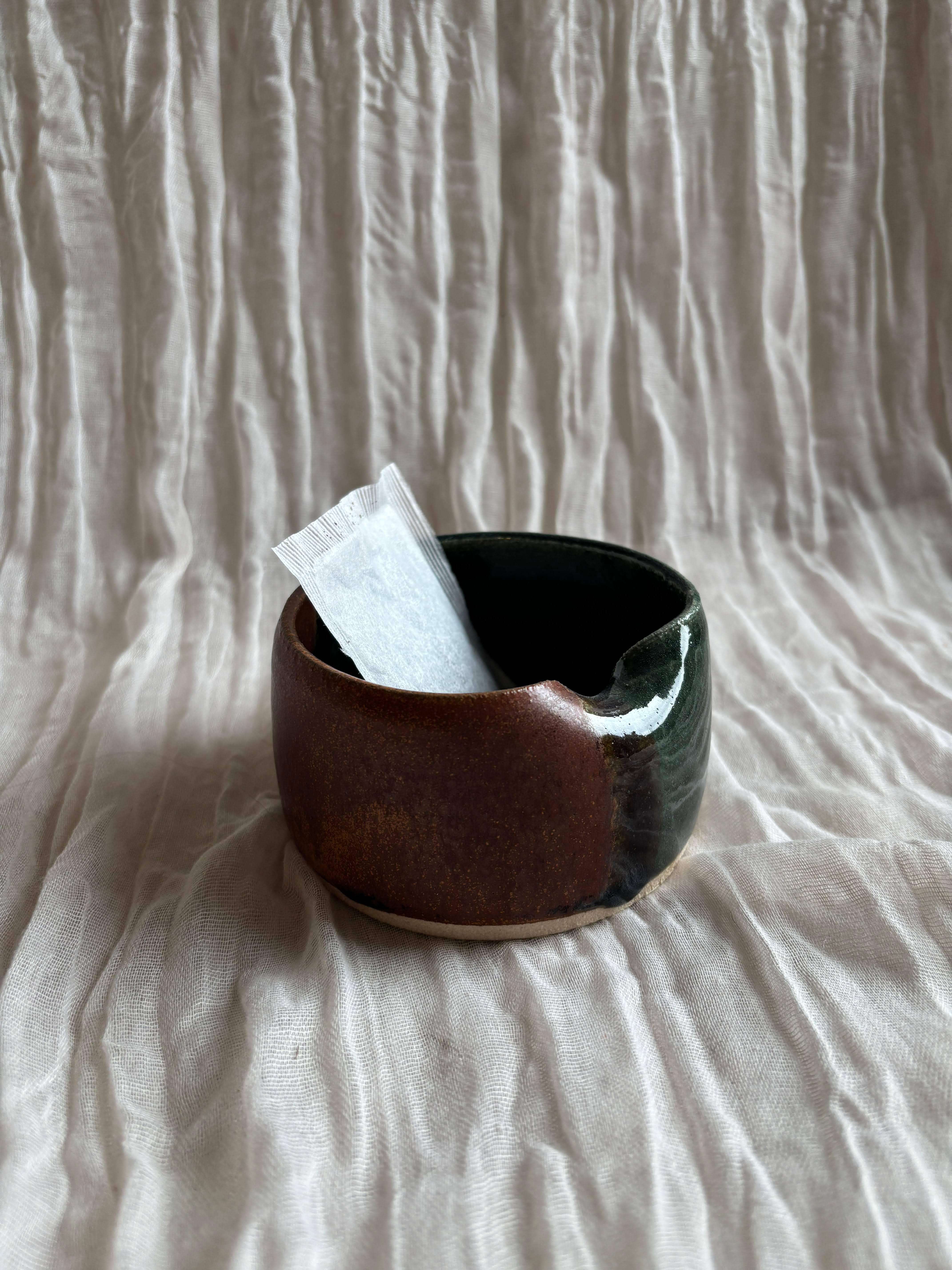 Charlotte Manser Ceramics – wholesale Bowl – Earth Tea Bag Bowl3