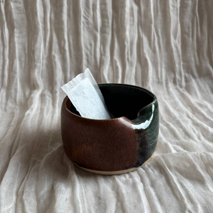 Charlotte Manser Ceramics – wholesale Bowl – Earth Tea Bag Bowl3