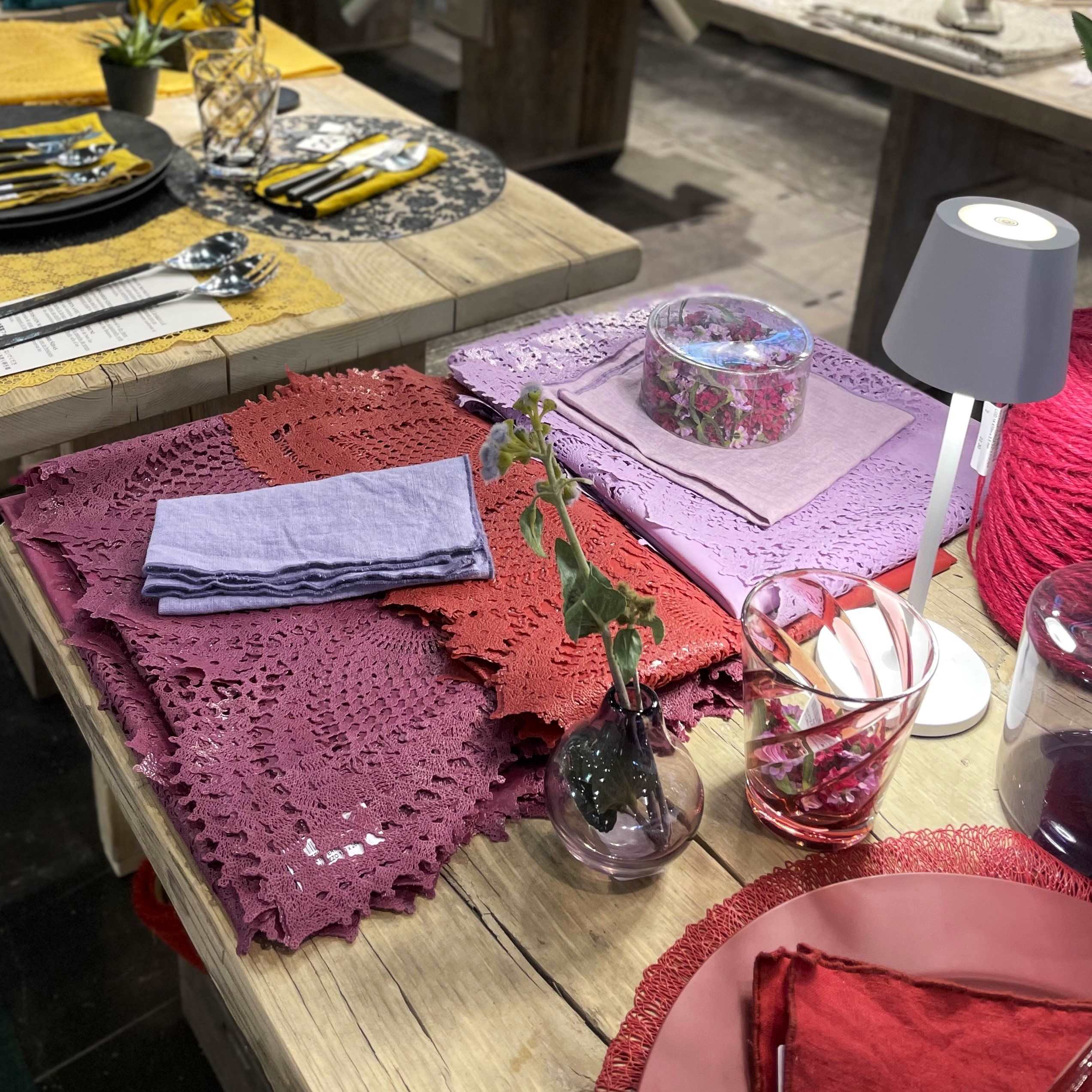 Fiorirà un giardino - Venta al por mayor Flores artificiales - Caja con cabezas de flores mini en rosa y fucsia1