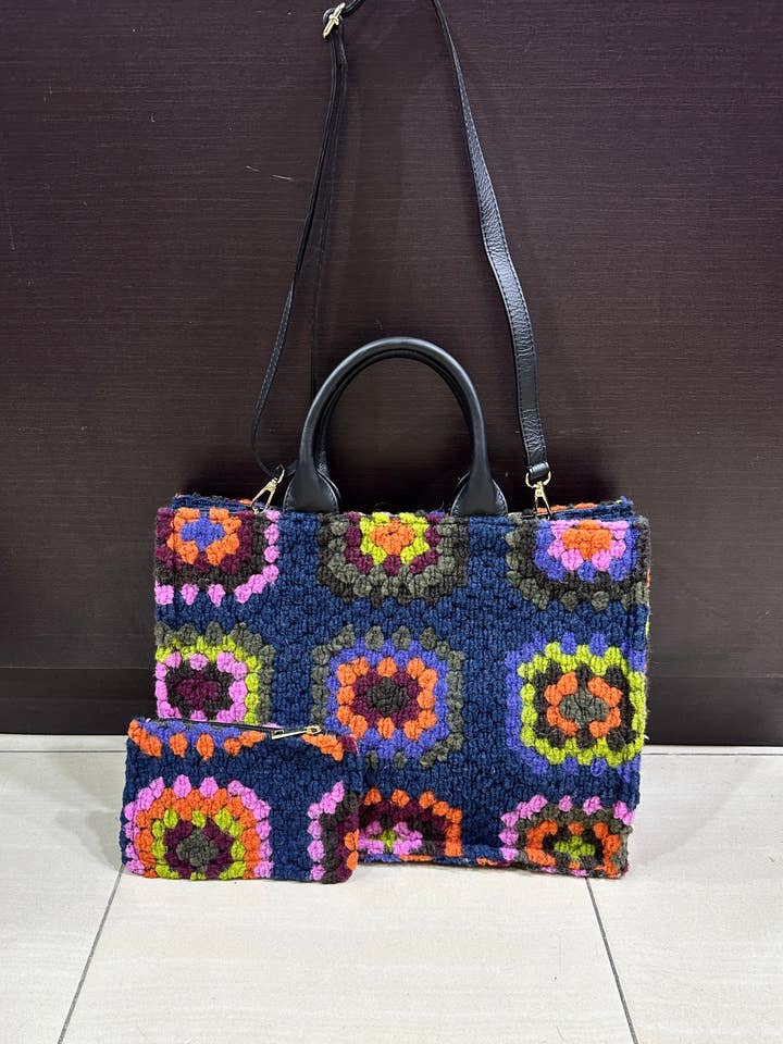 Hand-carried tote bag and shoulder strap in crochet mesh for wholesale by JULIA PARIS