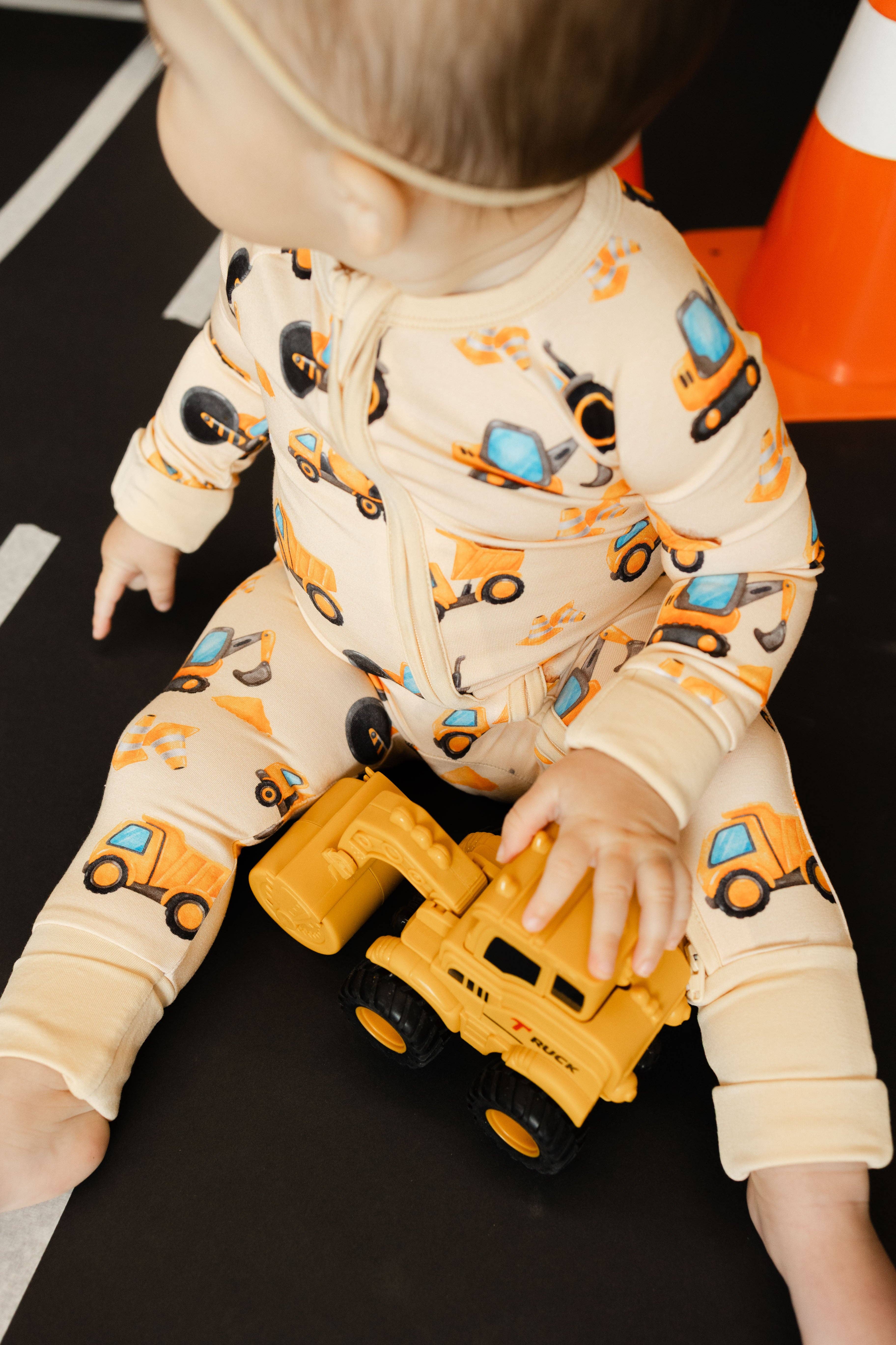 Tiny Snugs - Wholesale Sleepsuit - Baby - Dig It Zippy2