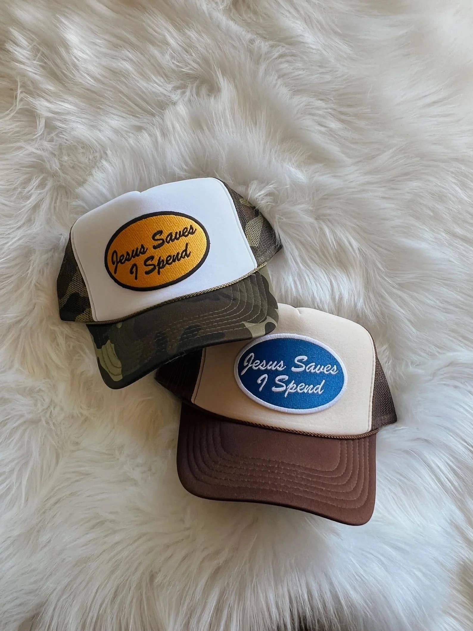 Wilder Made - Vente Casquette de camionneur – femme - Casquette Trucker Patch "Jésus Sauve, Je Dépense"3