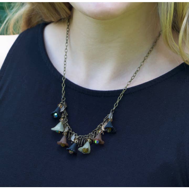 Marlene VanBeek Jewelry - Wholesale Pendant/Charm Necklace - Lucite Leaf 18" Necklace - 3 Colors