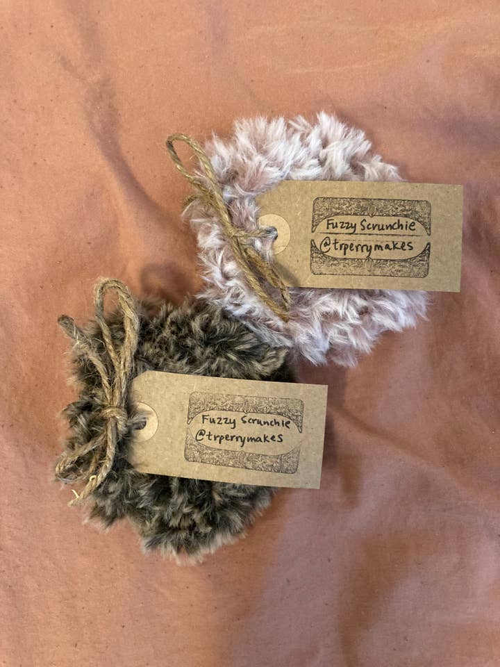 Chouchou en fausse fourrure pour la vente par Trperrymakes