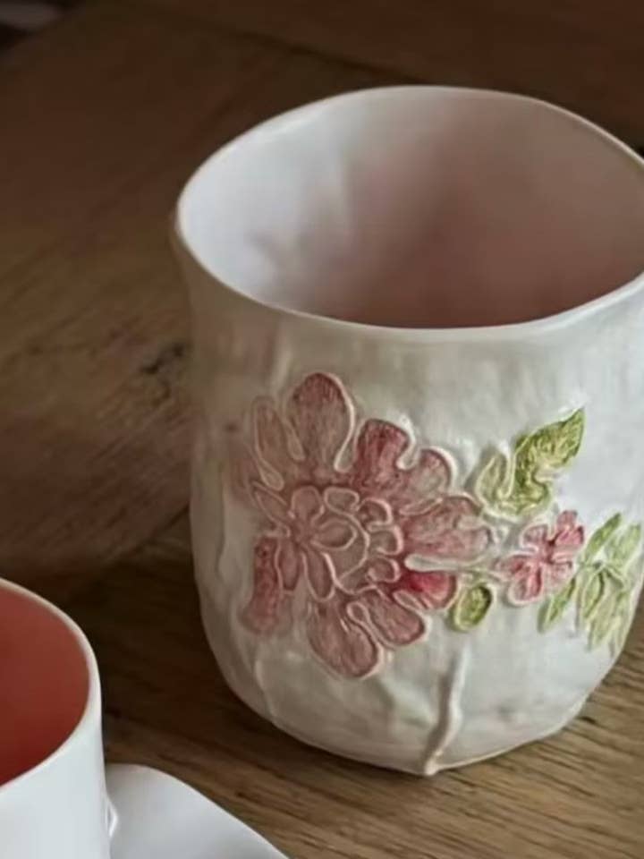 Blonde-Relief Håndholdt Kop – Blush Pink for engroshandel hos sylvarastudio