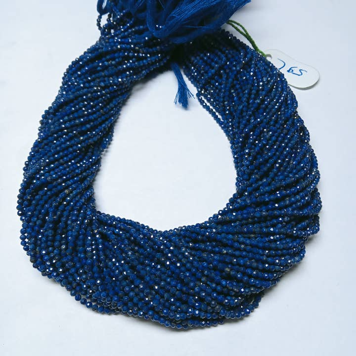 Perle rotonde sfaccettate in lapislazzuli naturale 3-3,5 mm per la vendita all'ingrosso da parte di Rishi Jewelry