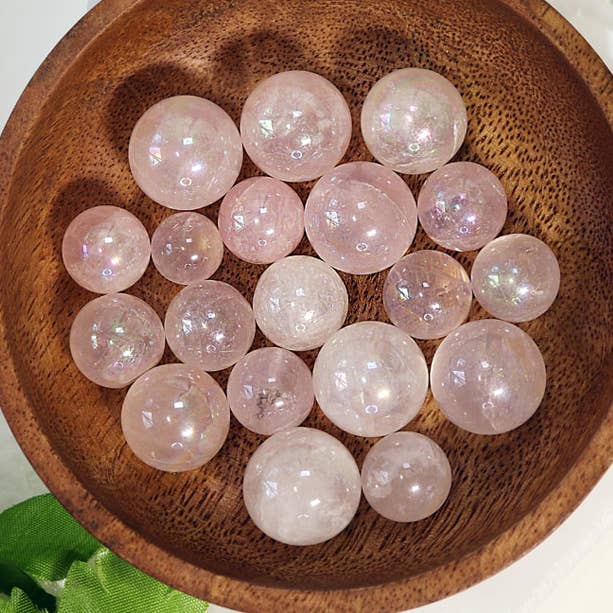 Angel Aura Rozenkwartsbollen (zak van 1/4 lb) voor wholesale door Natures Artifacts Inc