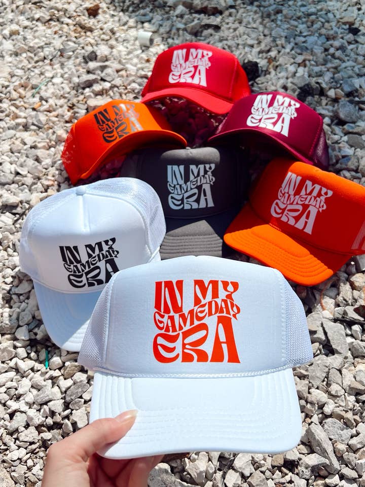 I Min Gameday Era Trucker Hat for engroshandel hos Social Statement