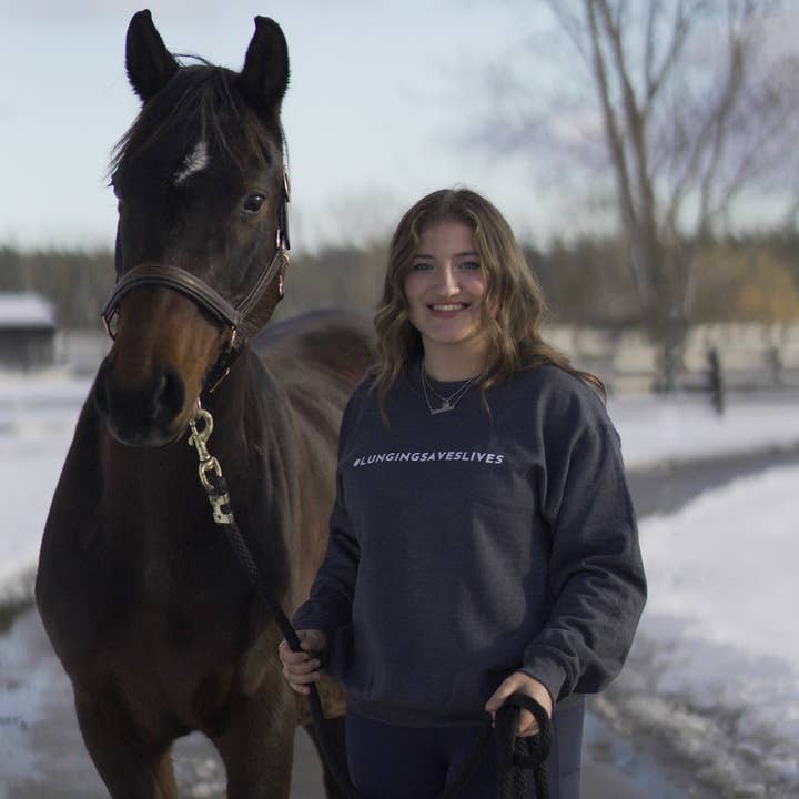 Felpa Girocollo #LungingSavesLives - Acciaio per la vendita all'ingrosso da parte di Laced Reins Equestrian