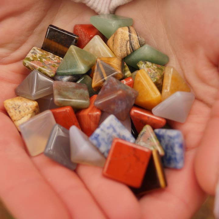 The Crushed Crystal - Wholesale Spirituele steen/kristal - 14mm mini kristallen piramide