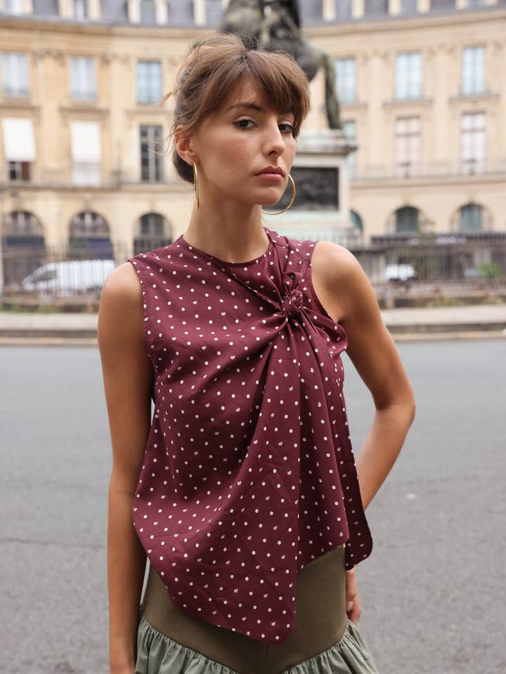 Haut Écharpe Écarlate pour la vente par Zandra Stone