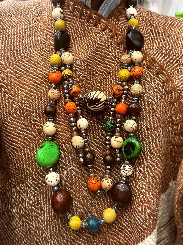 Misak Ceremonielle flerlags frø halskæde for engroshandel hos Nativo Soul