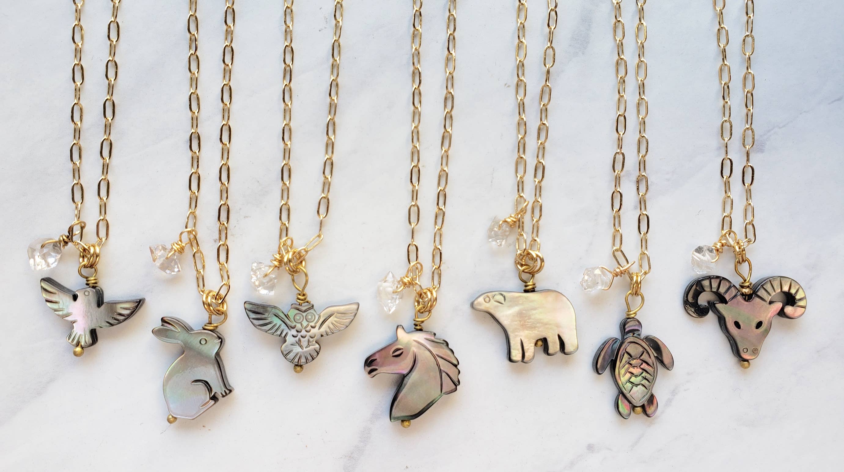 Dreamers of Dreams – Engroshandel Halskæde med vedhæng – Perlemor Animal Spirit halskæde1