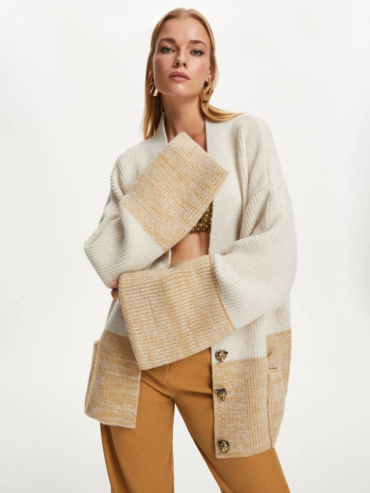 Cardigan en tricot à blocs de couleurs pour la vente par NOCTURNE