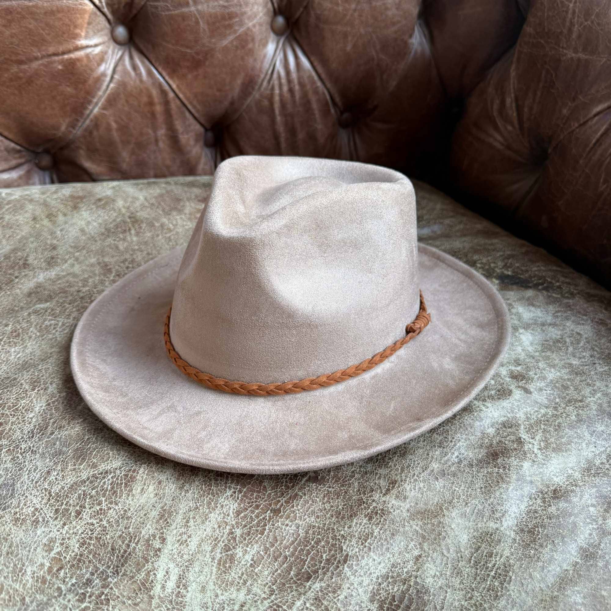 Queens INC - Wholesale Hat Accessory - Women's - Stiff Brim Rancher in  Suede Hat W/ Braided Suede Belt23