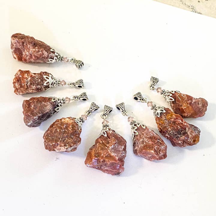 Glorious Healing Crystals – wholesale Hänge-/berlockhalsband – Raw Röd Calcite halsband8