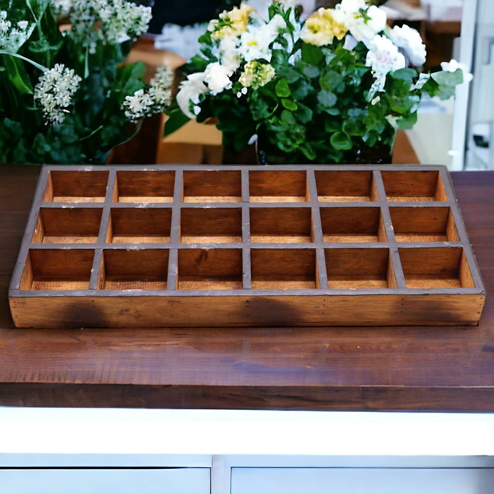 AWGifts Europe - Wholesale Retailer Display Stand/Case - Display Tray - 12 Compartments7