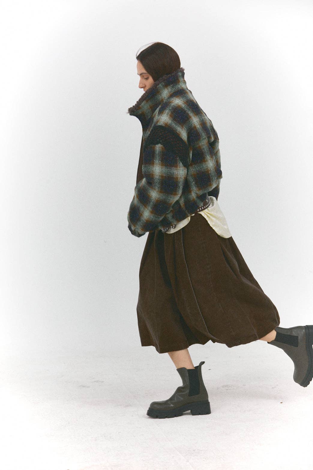 SUNDAY LIFE - Wholesale Jacket - Women's - Marceau – Short jacket in Japanese wool with contrasting collar2