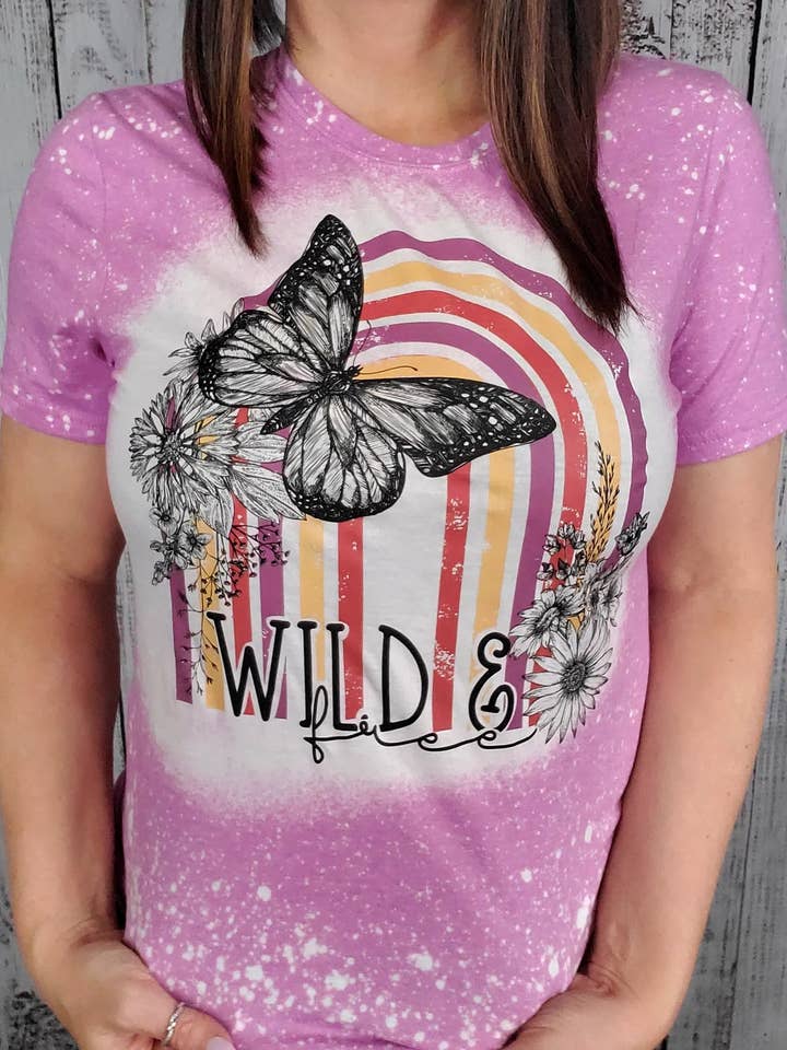 Camiseta branqueada Wild & Free por atacado de Wanderlust Designs Wholesale