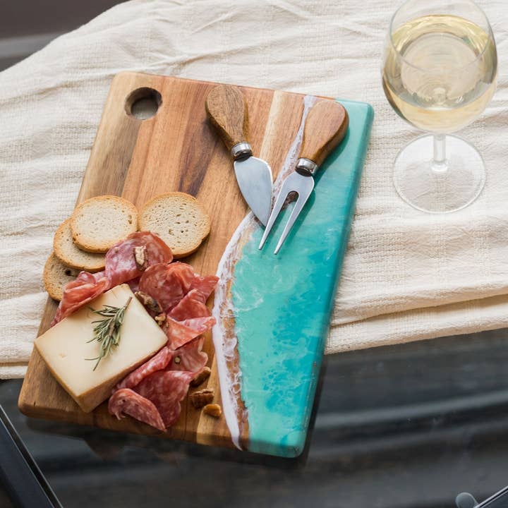 Lynn & Liana Designs - Venta al por mayor Tablas de quesos - Tabla de quesos / charcutería de resina de madera pequeña SIN ARANCELES4