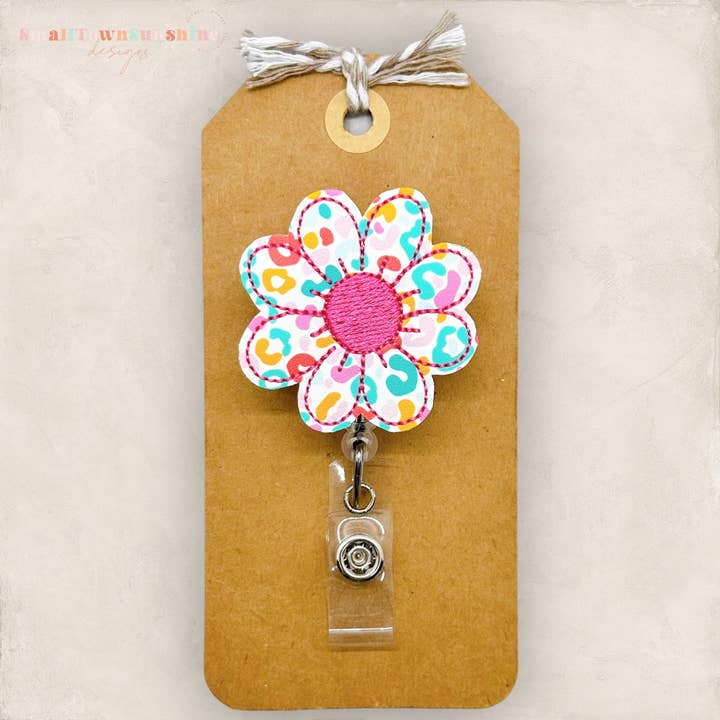 Rollo para insignias Leopard Daisy para venta al por mayor de The SmallTownSunshine Company