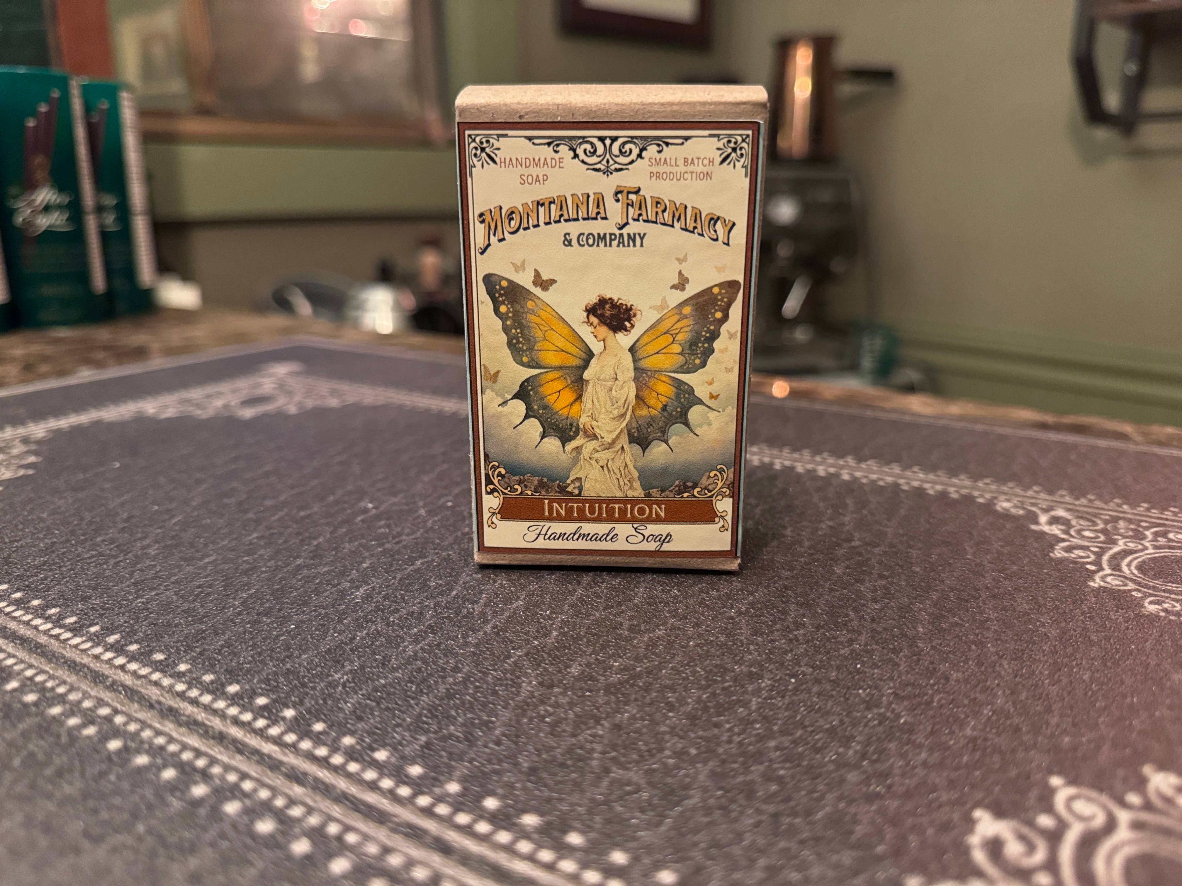 Montana Farmacy - Vendita all'ingrosso Saponette - Sapone fatto a mano a farfalla Vintage Nouveau Mint INTUITION2