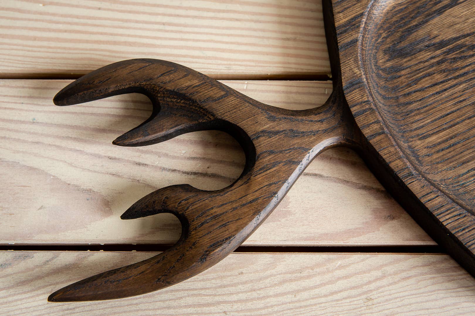 Farnoe - Wholesale Flatware Serving Piece - Oak “horned” serving/chopping board with a deepening2