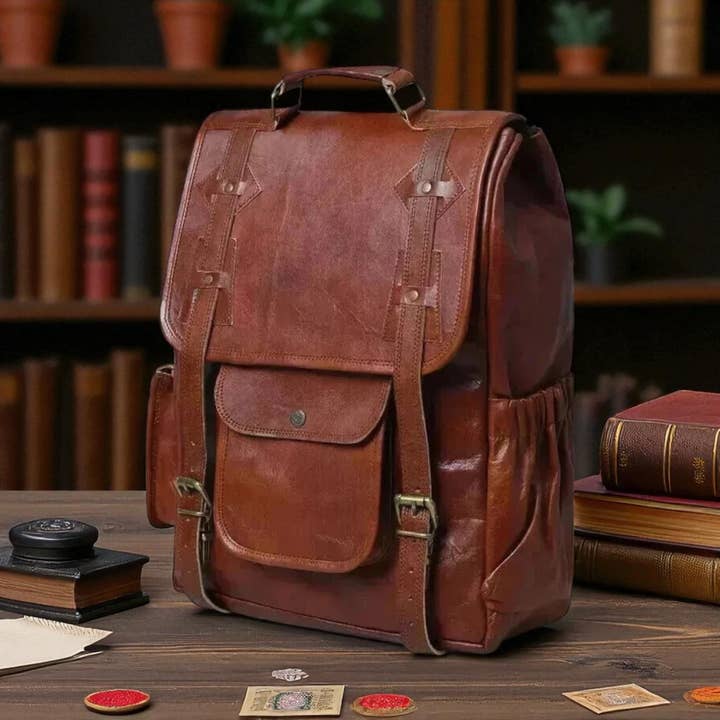 Sac à dos vintage en cuir de chèvre fait main pour la vente par Hana Exports